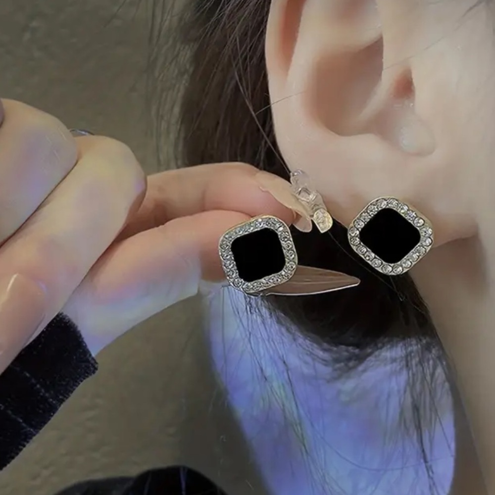 🖤🖤Beautiful Stud Earrings🖤🖤